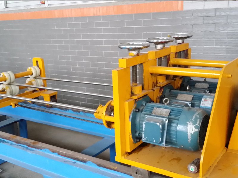 Internal polishing machine